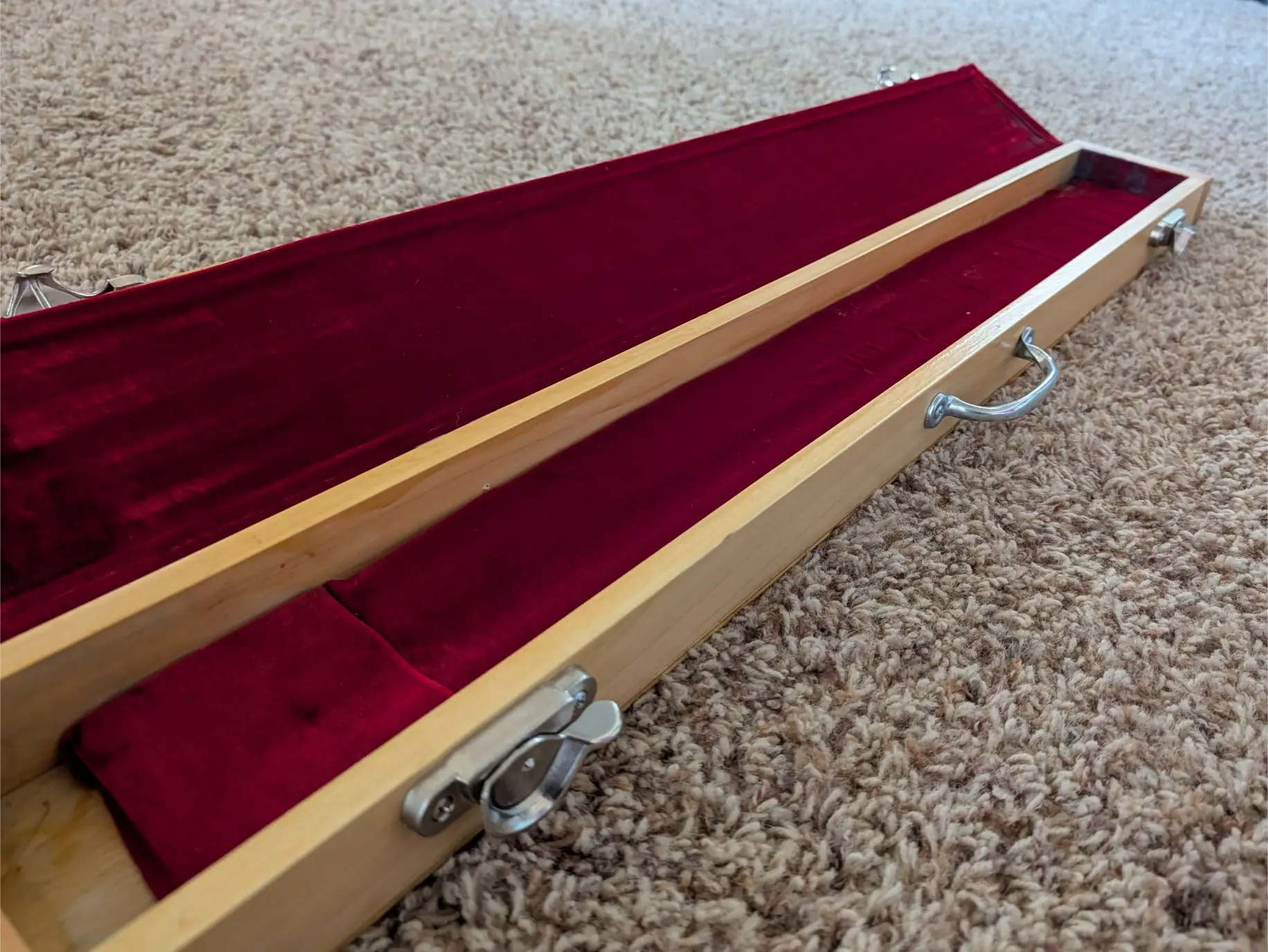 Custom wood carrying case for billiards cues